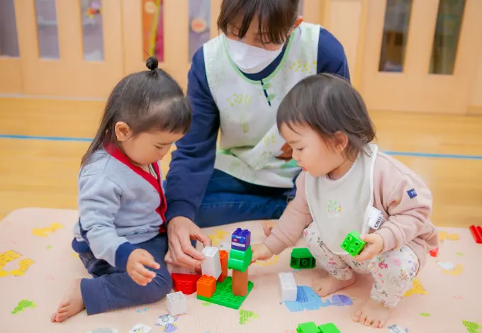 園の1日【0・1・2歳児（未満児）】⑩園長保育イメージ写真