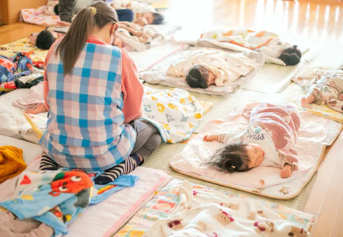 園の1日【0・1・2歳児（未満児）】⑦午睡イメージ写真