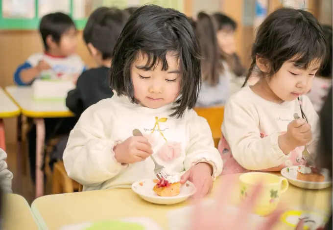 園の1日【0・1・2歳児（未満児）】⑧おやつイメージ写真